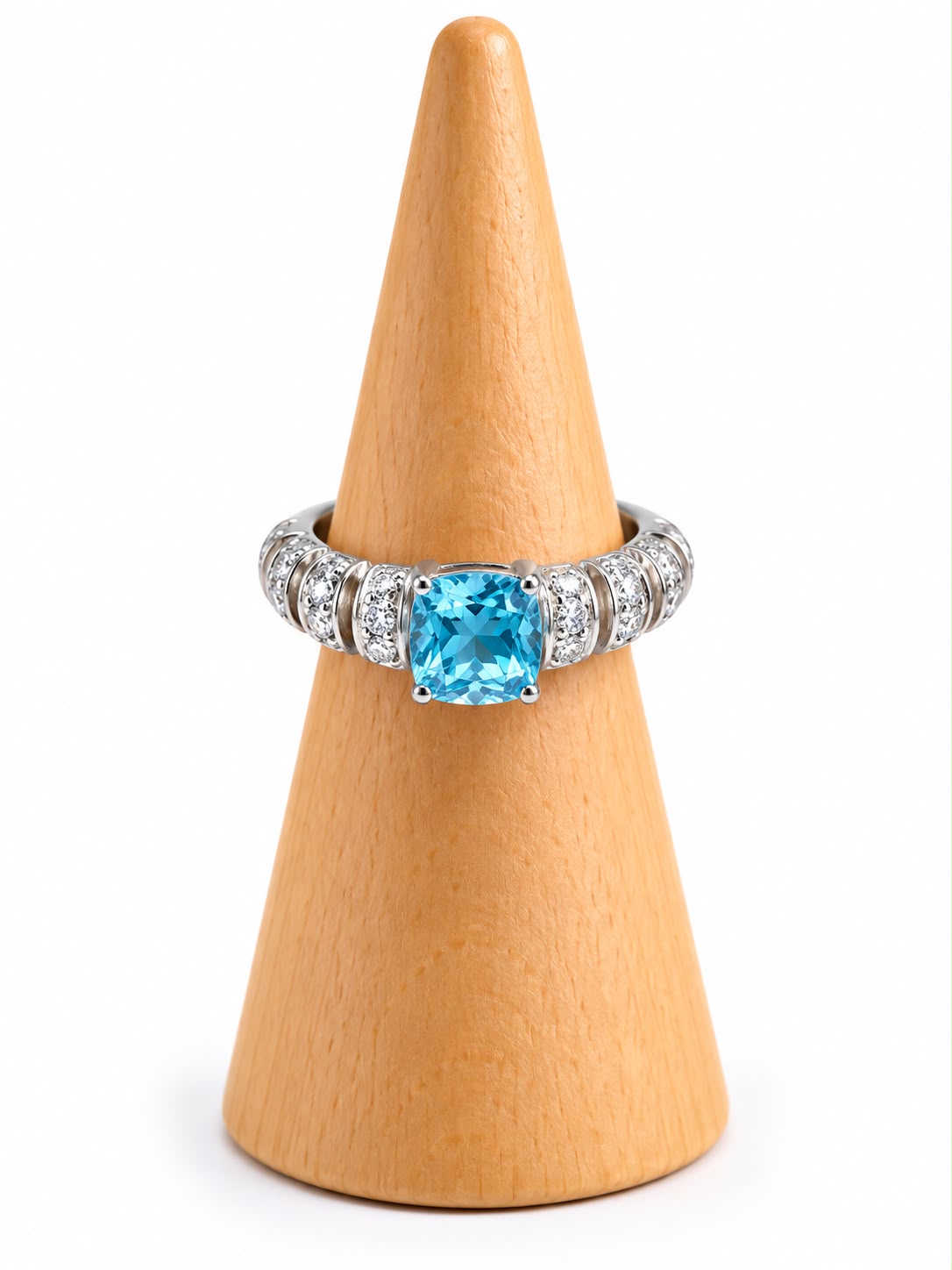 Anillo Celeste 925 en plata con circonia celeste cuadrada y circonias transparentes en la banda