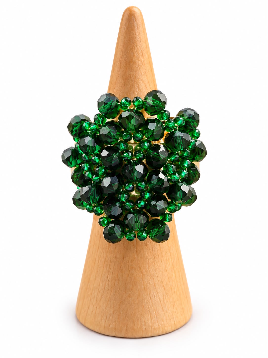 Anillo Esmeralda Cristal con cristales facetados verde esmeralda en diseño floral