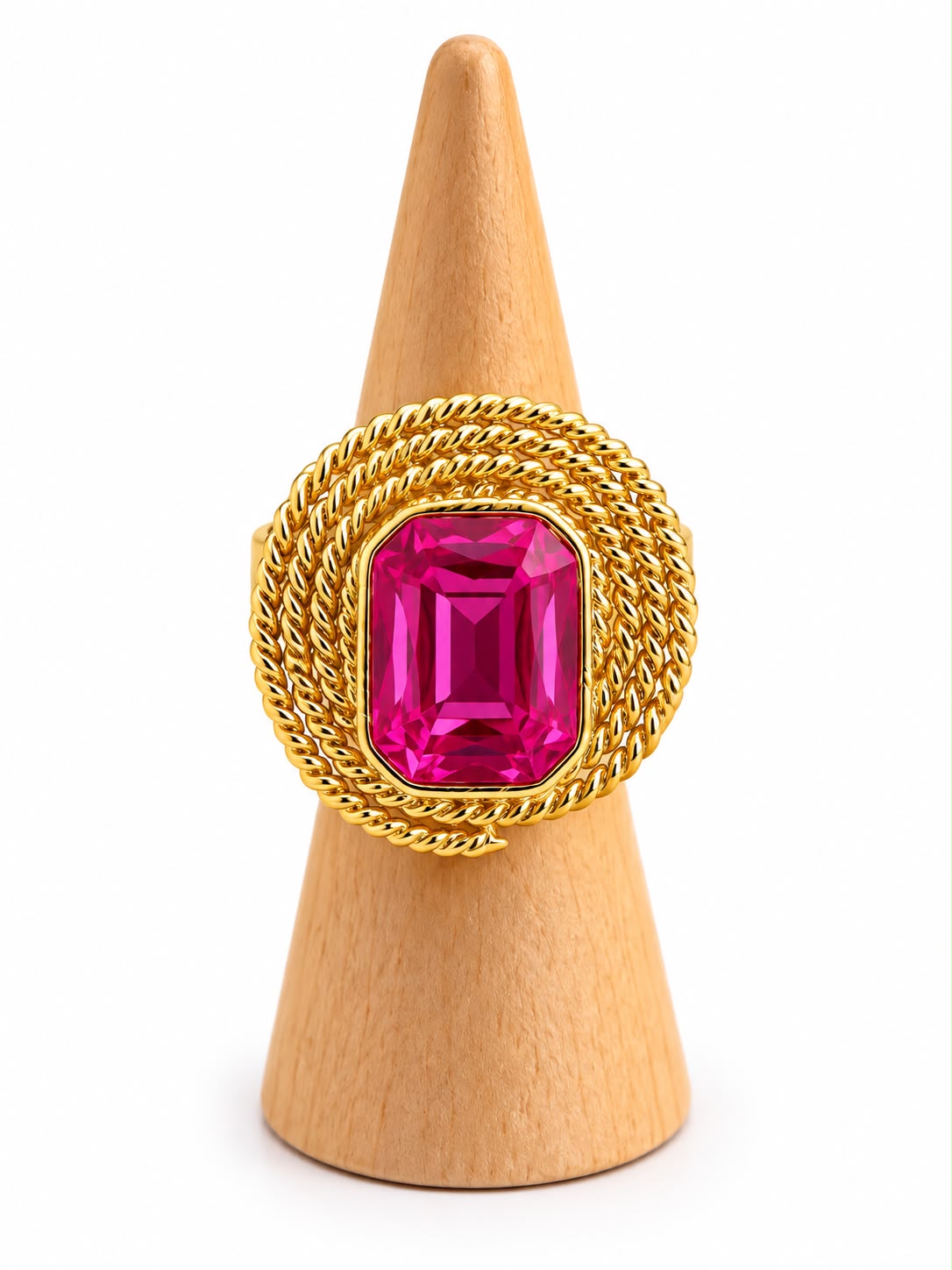 Anillo Fucsia Glam dorado con cristal fucsia facetado y marco trenzado dorado