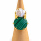 Anillo Malaquita y Perla dorado con piedra verde malaquita y perla en detalles dorados