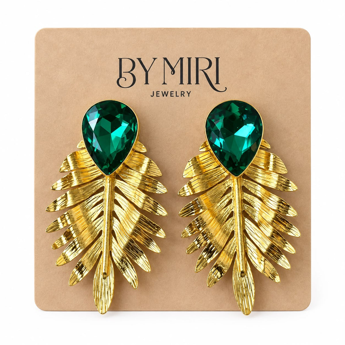 Aretes Esmeralda Tropical con cristal verde esmeralda y hojas doradas texturizadas