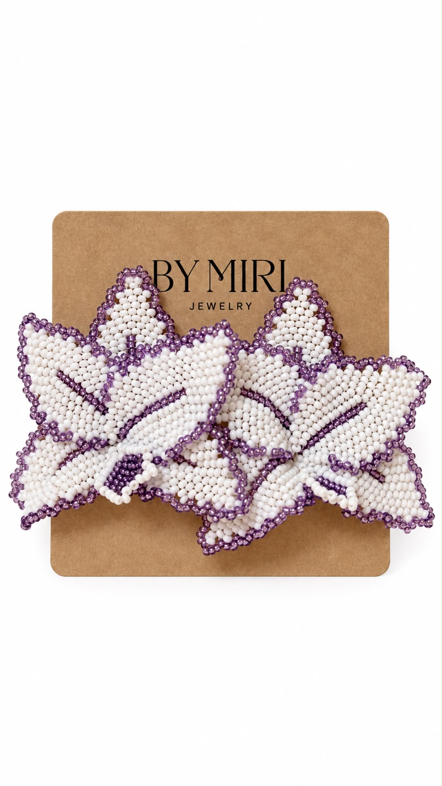 Aretes Orquídea Lavanda - Aretes artesanales tejidos a mano en forma de orquídea con cuentas blancas y bordes lavanda