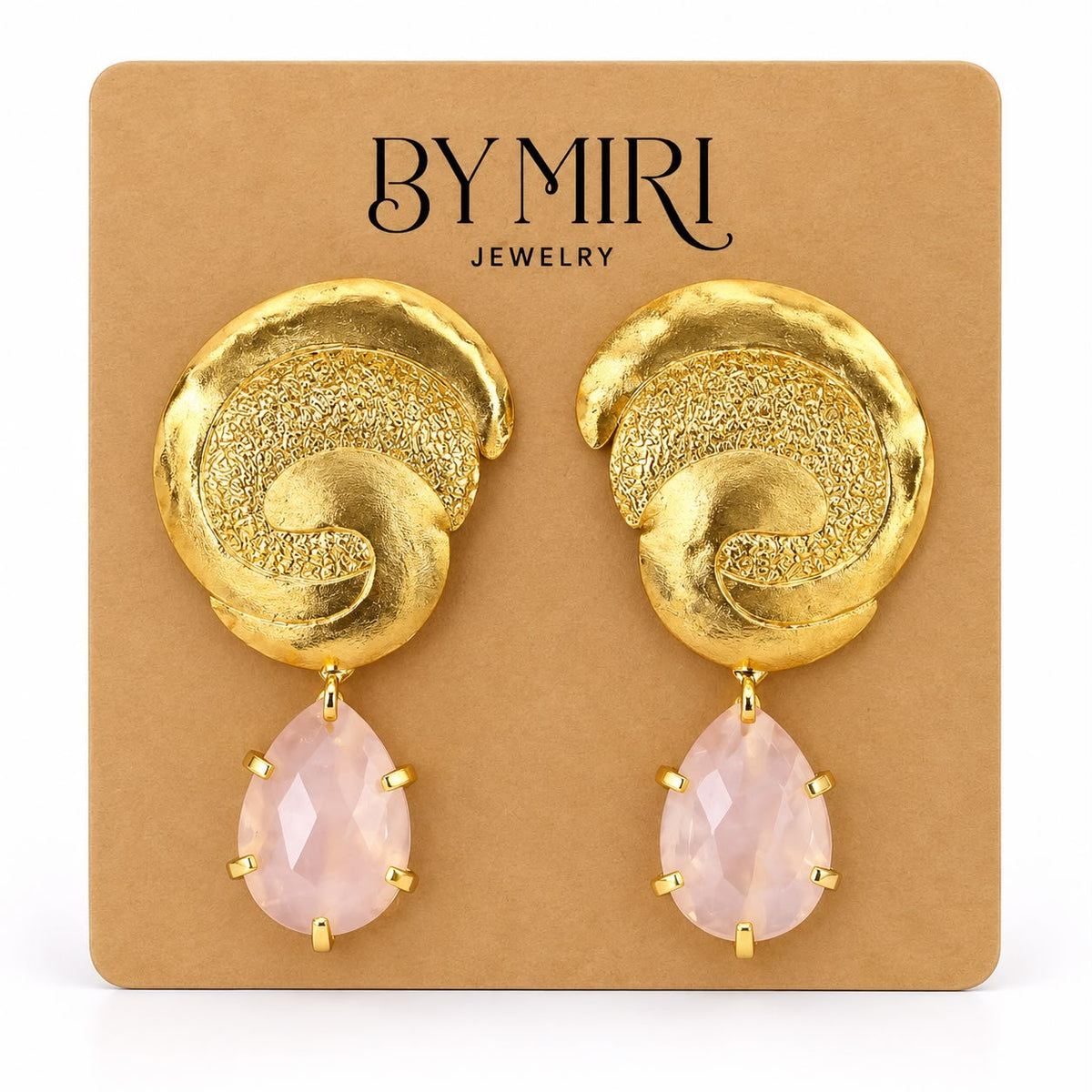 Aretes Rosa Aura dorados con diseño orgánico texturizado y piedra rosa facetada en forma de gota