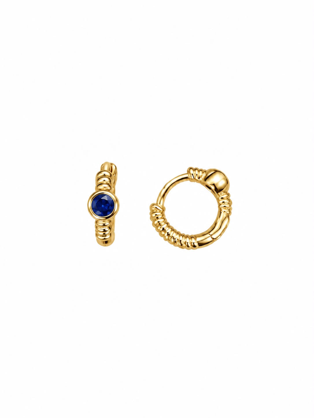 Argollas Zafiro Azul Doradas - Argollas doradas texturizadas con piedra central azul, 10 mm