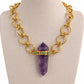 Collar Amatista Imperial - Collar dorado con eslabones circulares y gran dije de amatista en punta con detalles verdes