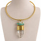 Collar Crystal Aura - Collar dorado con aro rígido texturizado y dije de cuarzo cristal en punta con drusa verde agua