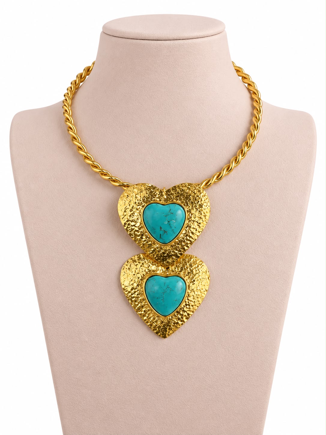 Collar Doble Corazón Turquesa - Collar dorado con cadena trenzada y dos corazones texturizados con piedra turquesa