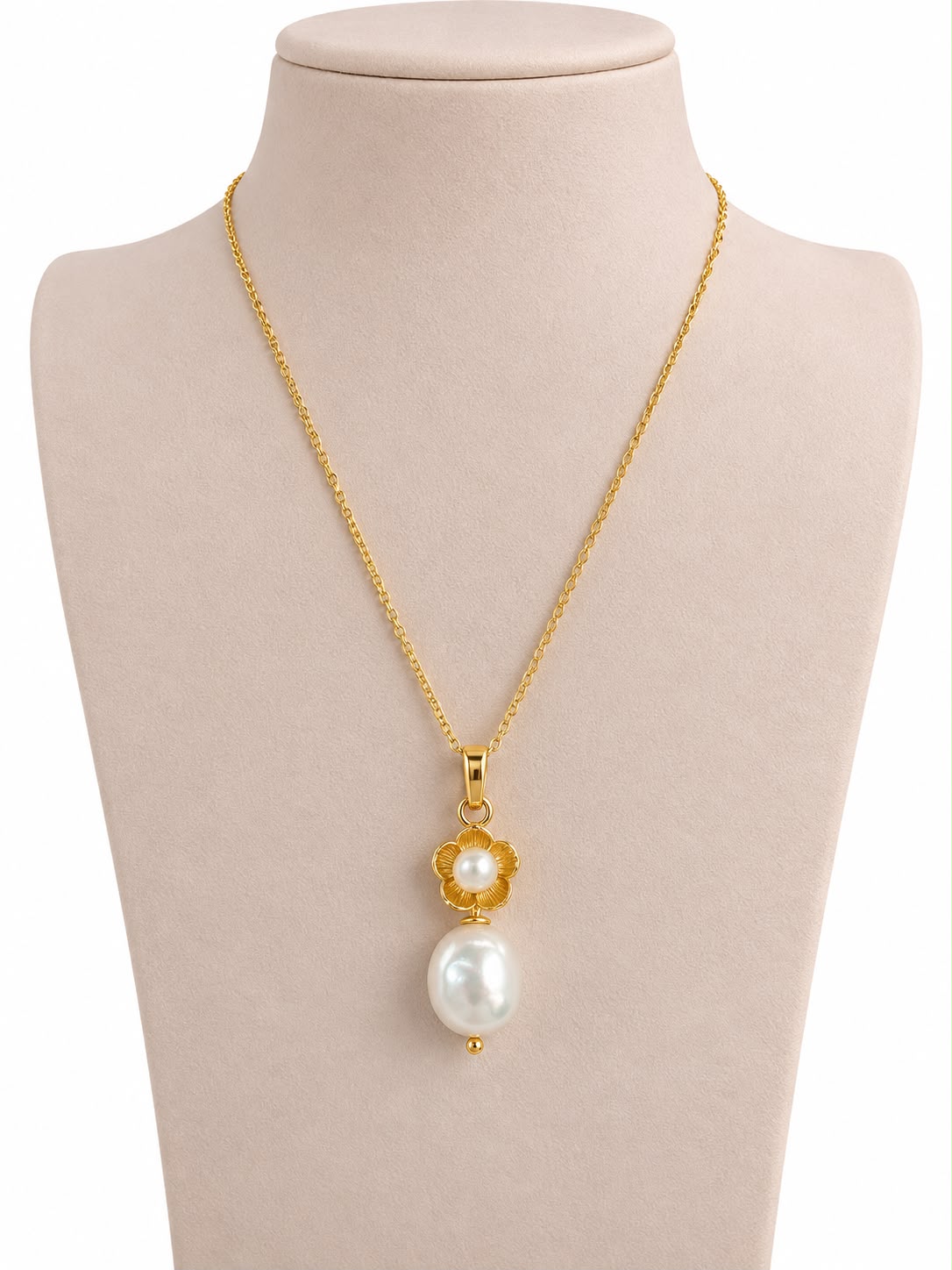 Collar Flor de Perla - Collar dorado con dije floral y perla orgánica protagonista