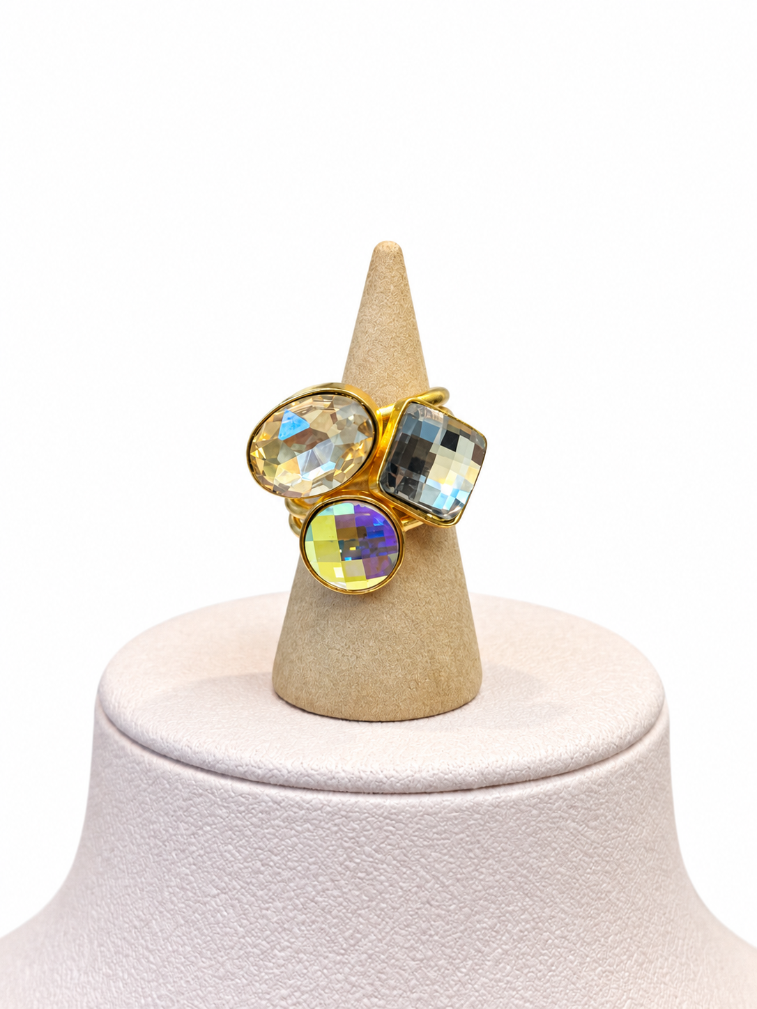 Anillo Tríon de Cristales